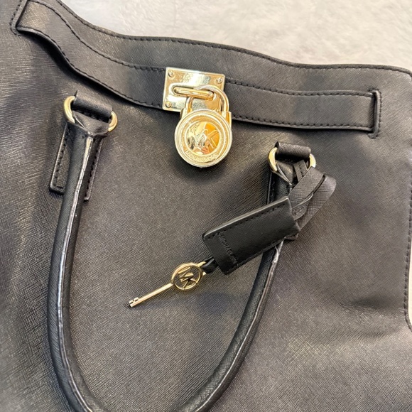 Michael Kors Hamilton Large Black Tote With Lock and Key - Picture 6 of 16